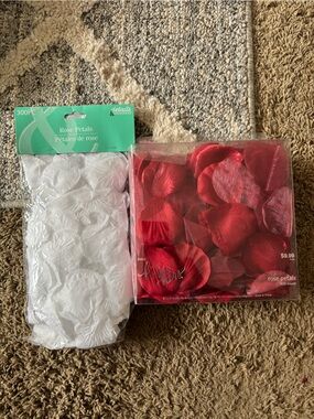 Amscan Red and White Artificial Rose Petals - 300pc